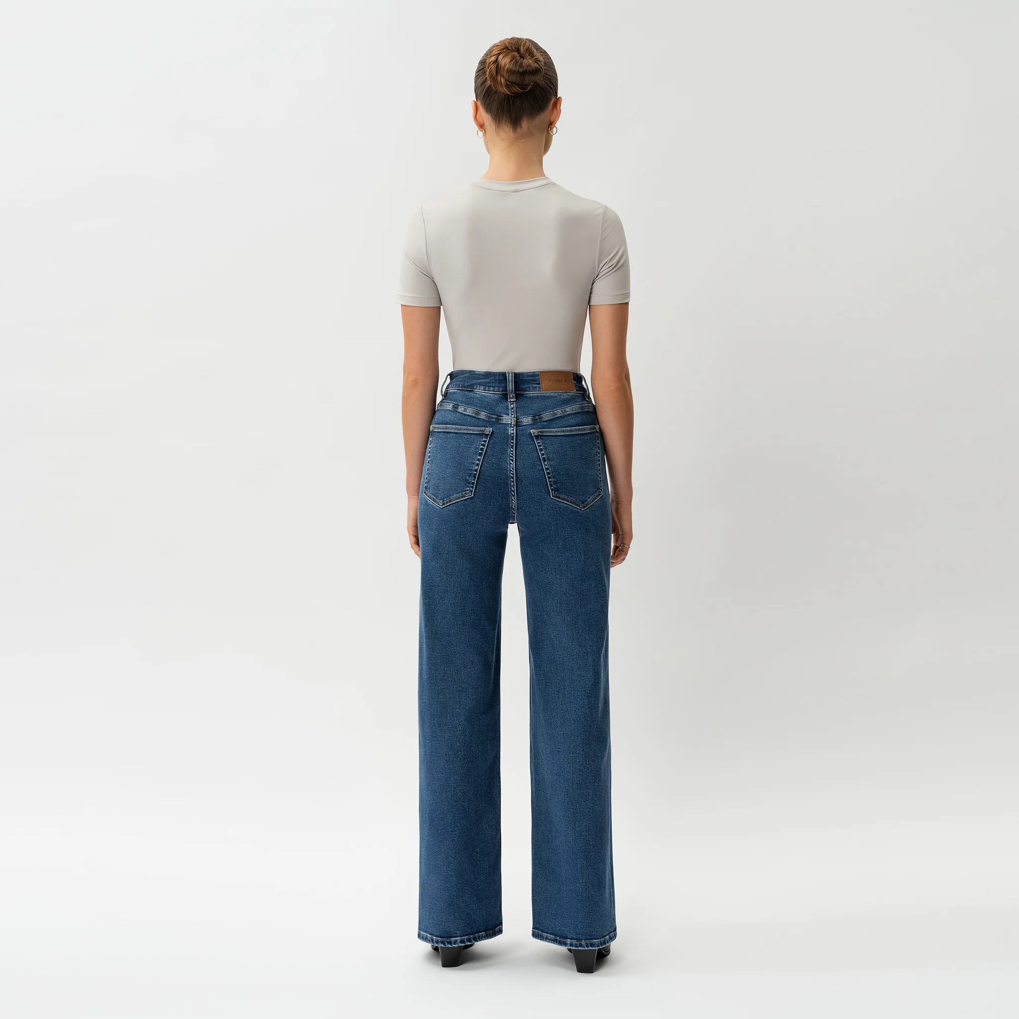 Relaxed ComfortDenim™ Jeans - Image 11